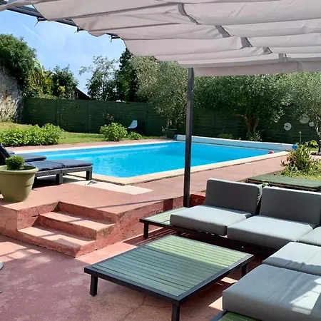 Maison Spacieuse & Piscine Saint-Bonnet-sur-Gironde